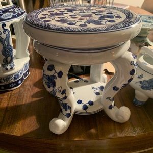 Chinese plant stand ceramic.blue and white design